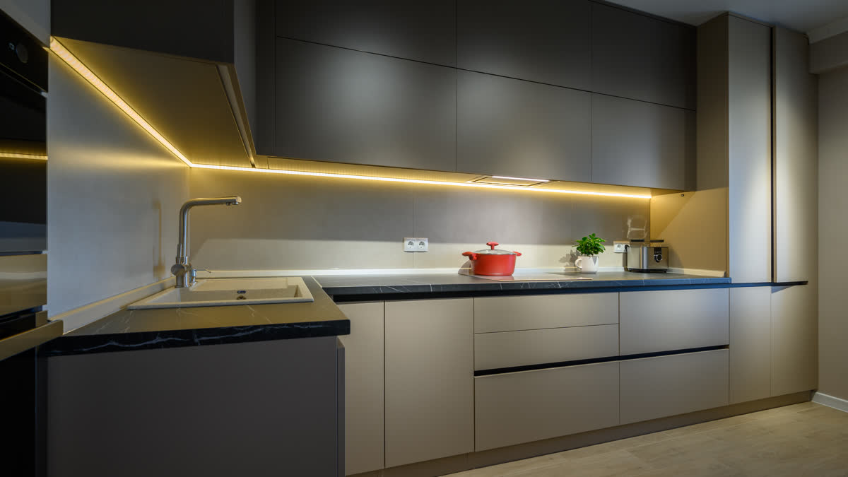 LED pásek bez hliníkového profilu ztratí třicet procent jasu do půl roku